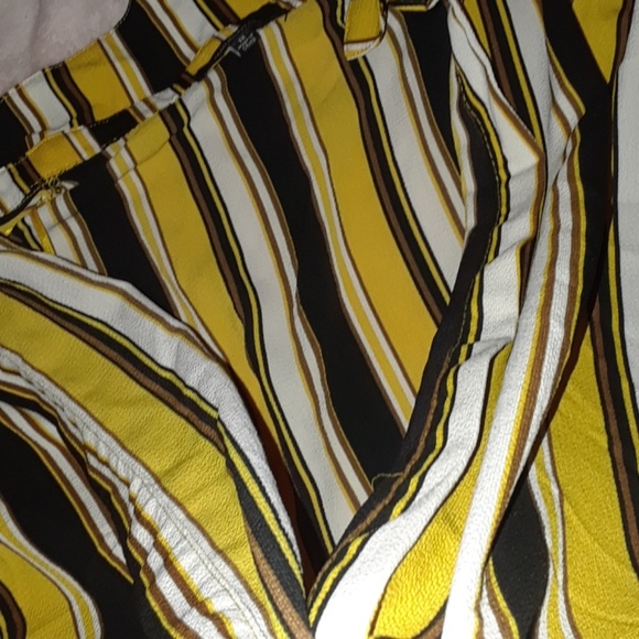 Blouse Crop Top. - Picture 5 of 5